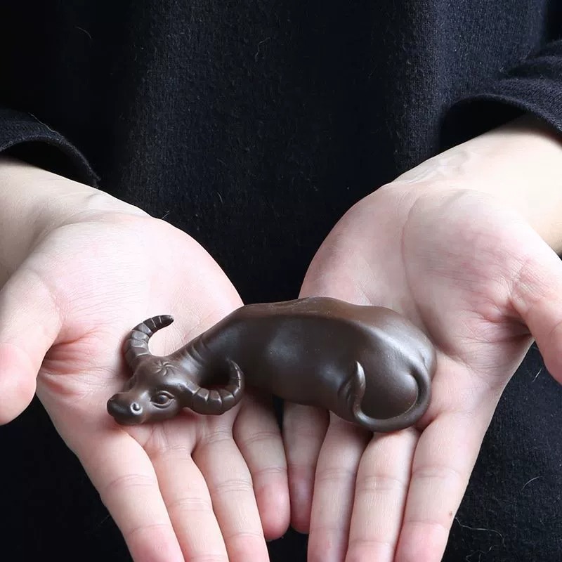 imgi_2_O1CN01Spvkoh21dGK4yhtCv_!!2220274747007-0-cib.jpg_ Zisha Clay 'Ox Turns Fortune' Tea Pet - Golden Toad Design, Hand-Sculpted Tea Tray Accessory, Developable, Factory Selected - Image 1